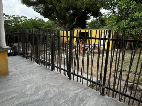 Fabrication clôture design acier sur mesure à Marseille 
