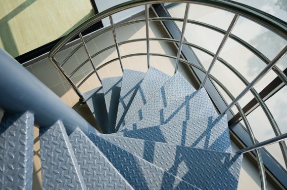 Installation d'escalier en fer avec mezzanine à Ensuès-la-Redonne