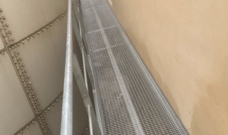 Stim fabrication d'une passerelle en acier galvanisée sur mesure à Marseille Pour toute information ou devis gratuit contactez STIM votre métallier à Marseille
